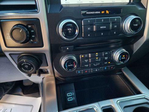 Used 2018 Ford F150 Platinum w/ Equipment Group 701A Luxury AWD/4WD image 14
