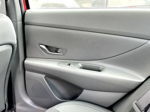Used 2025 Hyundai Elantra SE w/ Cargo Package FWD image 22