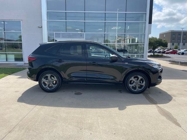 Certified 2023 Ford Escape ST-Line w/ Tech Pack #1 AWD/4WD image 4