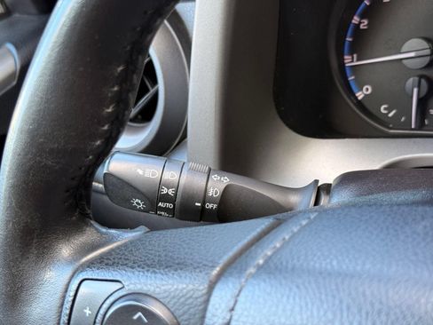 Used 2018 Toyota RAV4 XLE AWD/4WD image 36