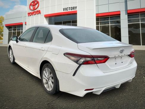 Used 2023 Toyota Camry SE FWD image 4