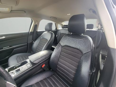 Used 2018 Ford Fusion SE w/ Equipment Group 601A image 12