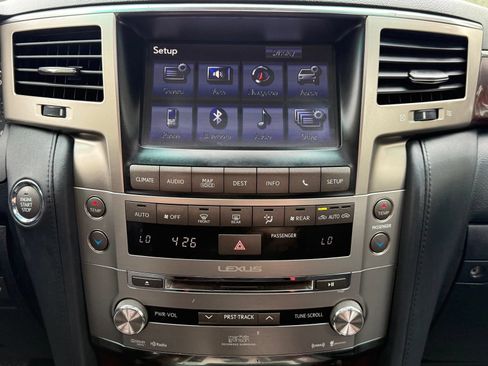 Used 2015 Lexus LX 570 4WD w/ Luxury Package image 28