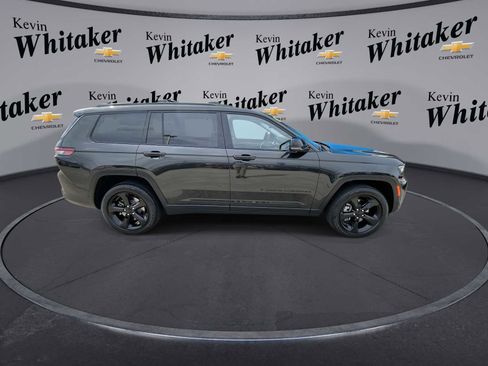 Used 2023 Jeep Grand Cherokee L Limited w/ Luxury Tech Group II image 9