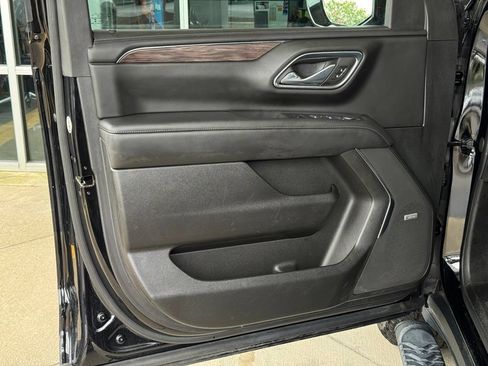 Used 2023 Chevrolet Suburban Z71 w/ Luxury Package AWD/4WD image 30