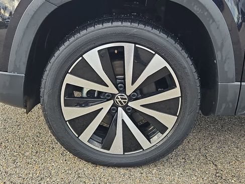 Used 2024 Volkswagen Taos SE image 14