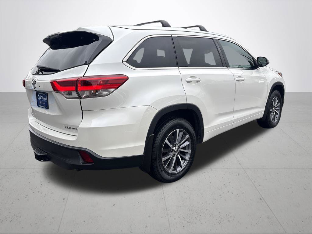 Used 2017 Toyota Highlander XLE AWD/4WD image 7
