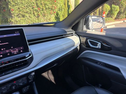 Used 2025 Jeep Compass Limited image 36