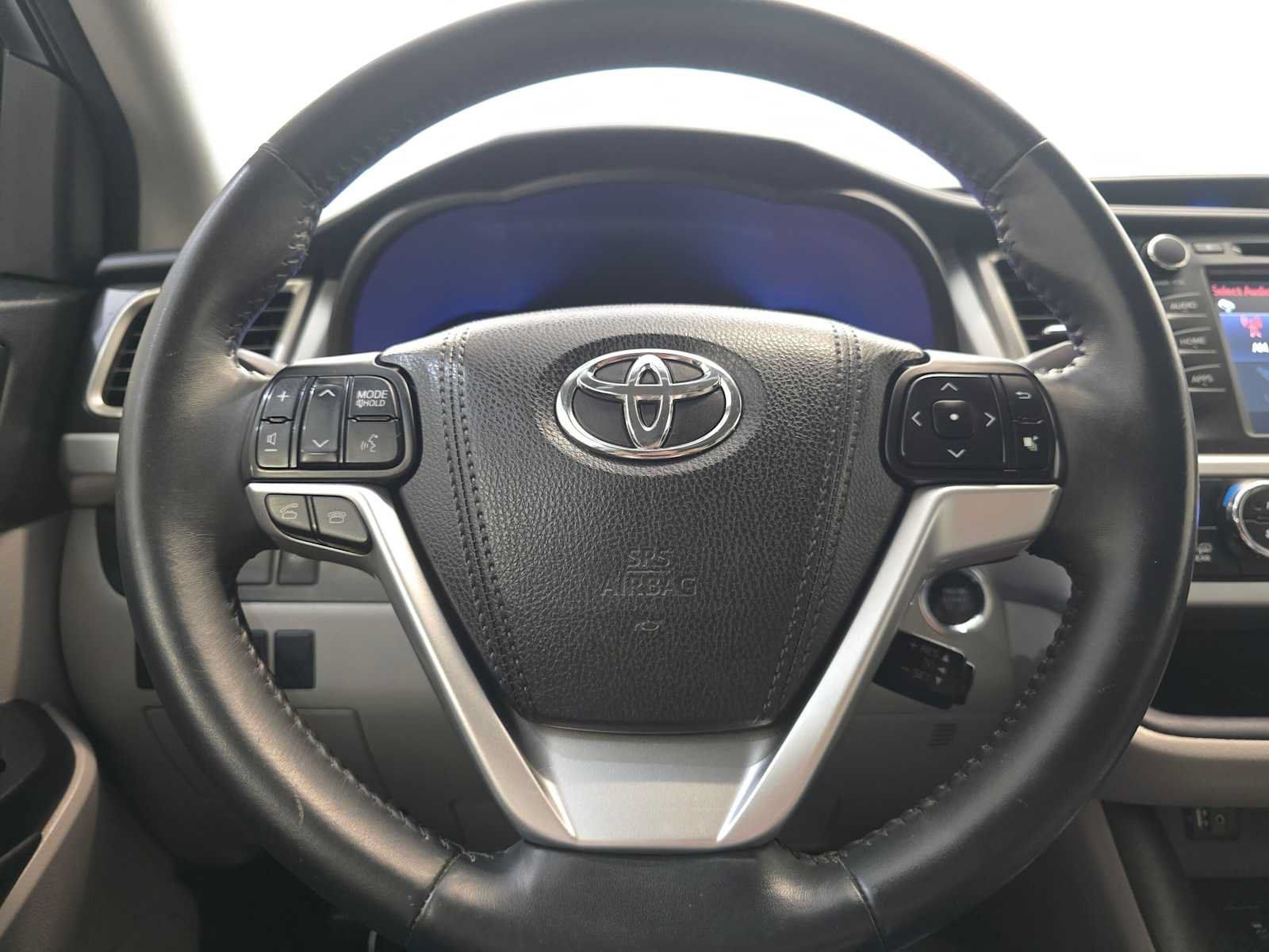 Used 2016 Toyota Highlander XLE AWD/4WD image 11
