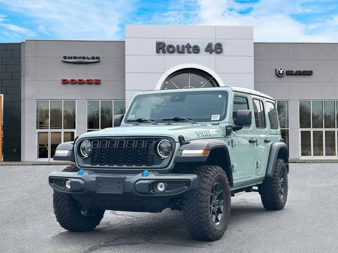 Used 2024 Jeep Wrangler Unlimited AWD/4WD image 2