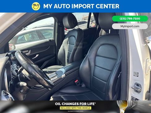 Used 2022 Mercedes-Benz GLC 300 4MATIC w/ Driver Assistance Package image 7