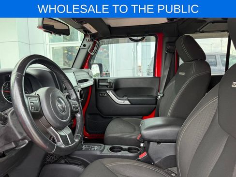 Used 2016 Jeep Wrangler Unlimited Sahara AWD/4WD image 4