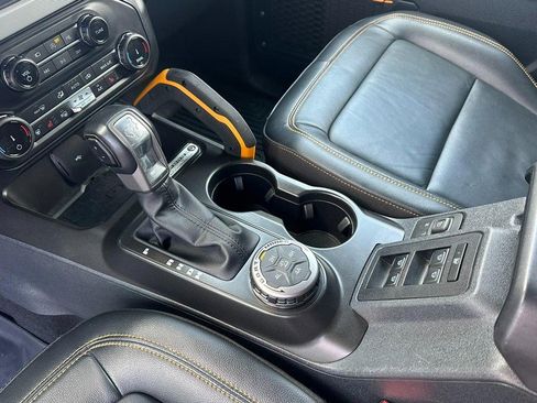 Used 2022 Ford Bronco Badlands image 10