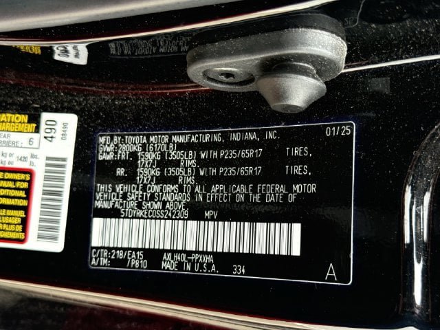 Used 2025 Toyota Sienna XLE FWD image 38