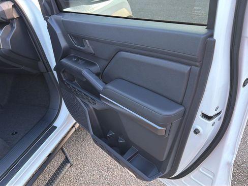 New 2026 Toyota 4Runner SR5 AWD/4WD image 14