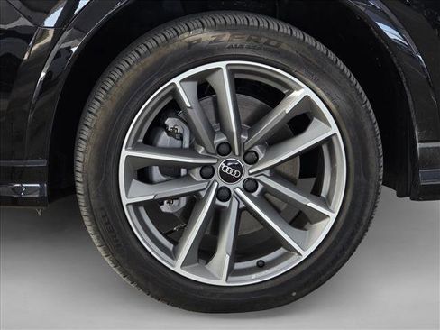 Certified 2025 Audi Q3 2.0T Premium w/ Convenience Package image 9