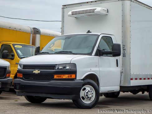 Used 2024 Chevrolet Express 3500 w/ Power Convenience Package RWD image 3