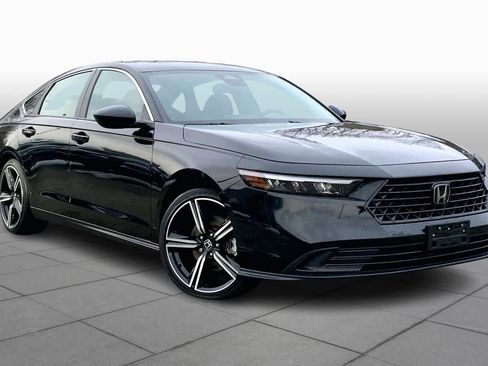 Used 2023 Honda Accord Sport image 3