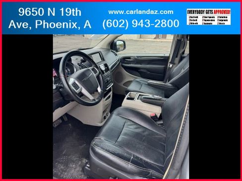 Used 2016 Chrysler Town & Country Touring image 9