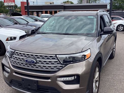 Used 2021 Ford Explorer Limited w/ Equipment Group 301A AWD/4WD image 5