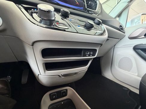 Used 2018 Chrysler Pacifica Touring Plus FWD image 27
