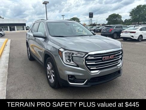 Used 2023 GMC Terrain SLT w/ LPO, Floor Liner Package FWD image 4