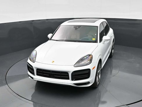 Used 2021 Porsche Cayenne Turbo image 22