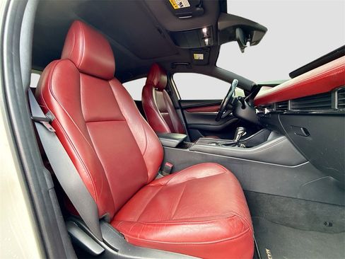 Used 2020 MAZDA MAZDA3 Premium image 30