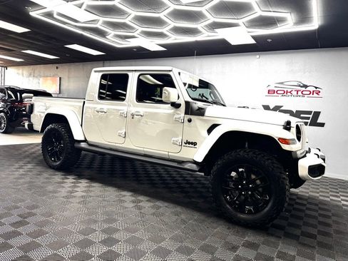 Used 2023 Jeep Gladiator Overland AWD/4WD image 2