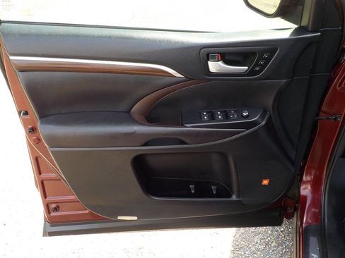 Used 2016 Toyota Highlander Limited Platinum image 14