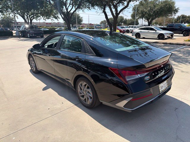 Certified 2024 Hyundai Elantra SEL FWD image 4