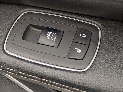 Certified 2021 RAM 1500 Laramie w/ Off Road Group image 36