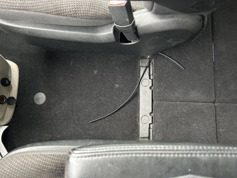 Used 2018 Dodge Grand Caravan SE w/ UConnect Hands-Free Group image 17