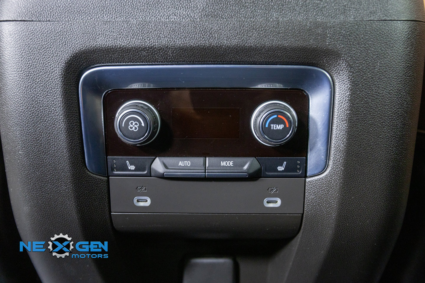 Used 2023 Chevrolet Tahoe High Country AWD/4WD image 32