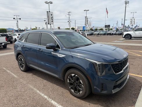 Certified 2024 Kia Sorento S w/ Panoramic Sunroof Package image 11