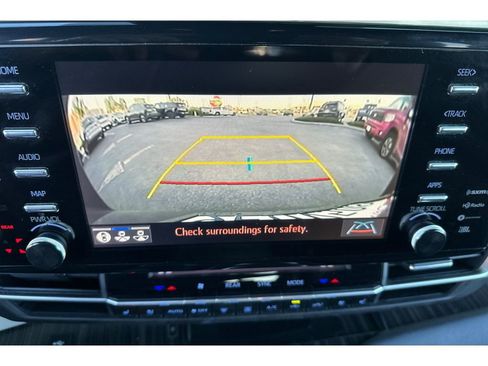 Used 2023 Toyota Sienna Platinum image 23