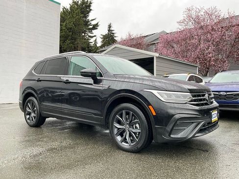 Used 2022 Volkswagen Tiguan SE image 2
