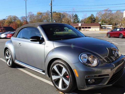 Used 2015 Volkswagen Beetle R-Line image 3