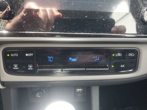 Used 2018 Toyota Corolla LE image 17