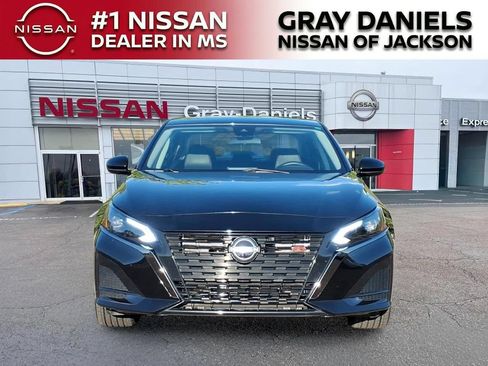 Certified 2025 Nissan Altima 2.5 SR FWD image 2
