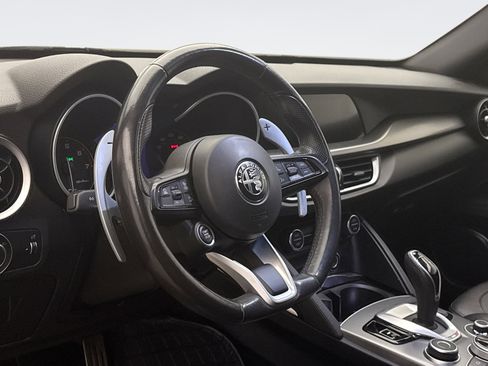 Used 2022 Alfa Romeo Stelvio Veloce AWD/4WD image 7