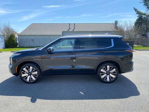 New 2025 Mitsubishi Outlander AWD image 9