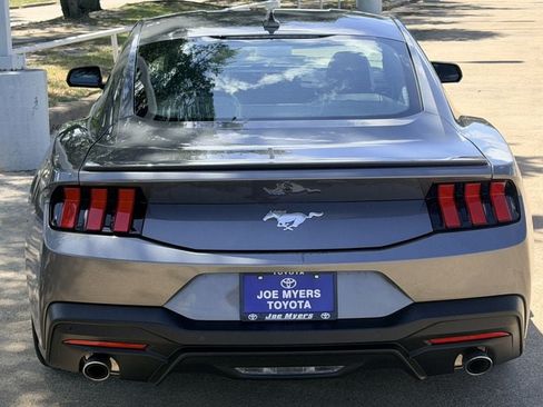 Used 2025 Ford Mustang Premium RWD image 8