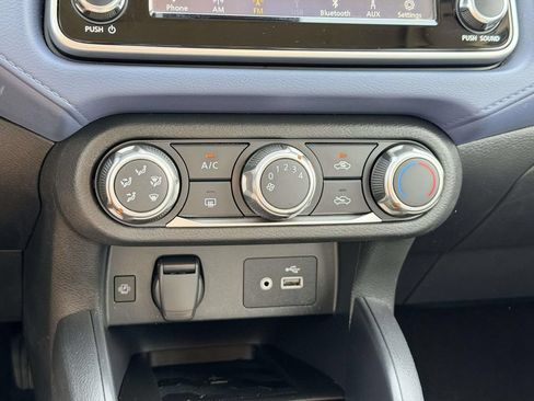 Used 2023 Nissan Versa SV FWD image 5