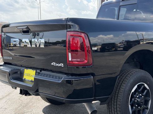 Used 2025 RAM 2500 Laramie AWD/4WD image 11