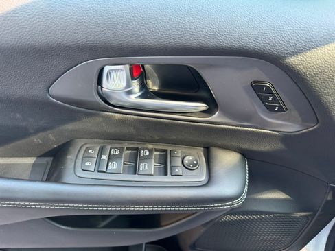 Used 2026 Chrysler Pacifica Select FWD image 22