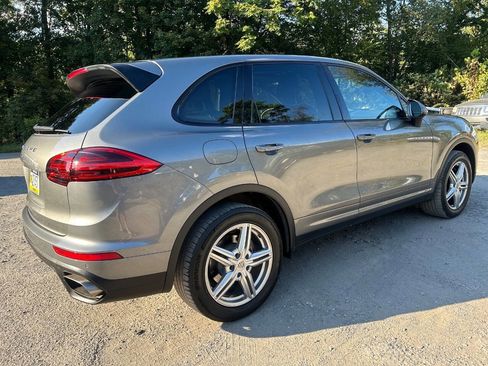 Used 2016 Porsche Cayenne image 3