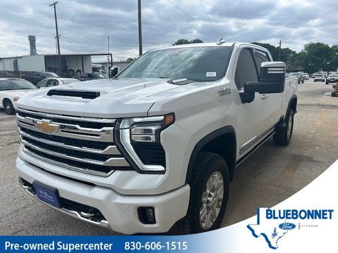 Used 2024 Chevrolet Silverado 2500 High Country w/ Technology Package AWD/4WD image 1
