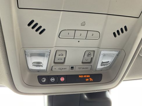 Used 2021 Cadillac XT4 Premium Luxury image 31