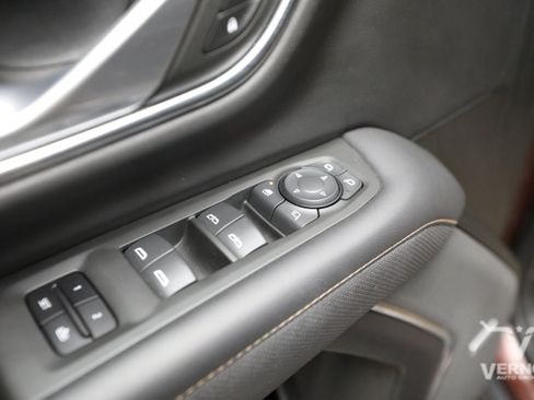 Used 2022 GMC Yukon XL AT4 AWD/4WD image 18